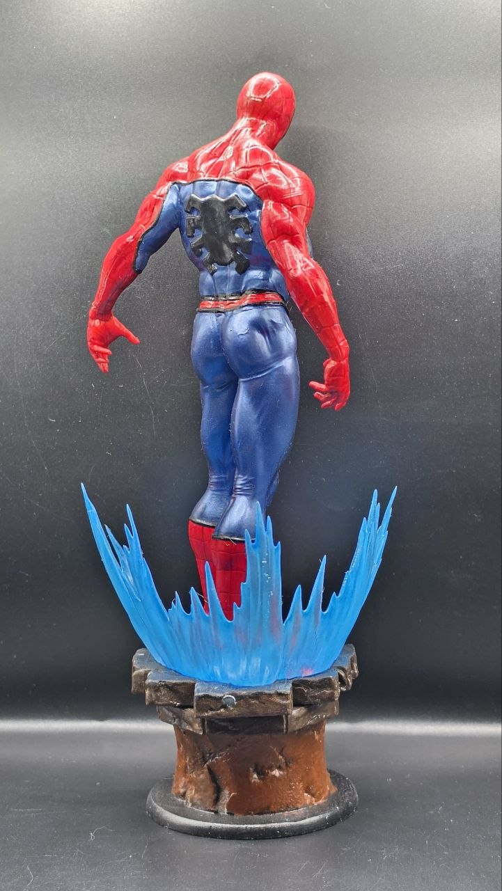 🕷️ Похоже, кто-то только что эффектно приземлился.