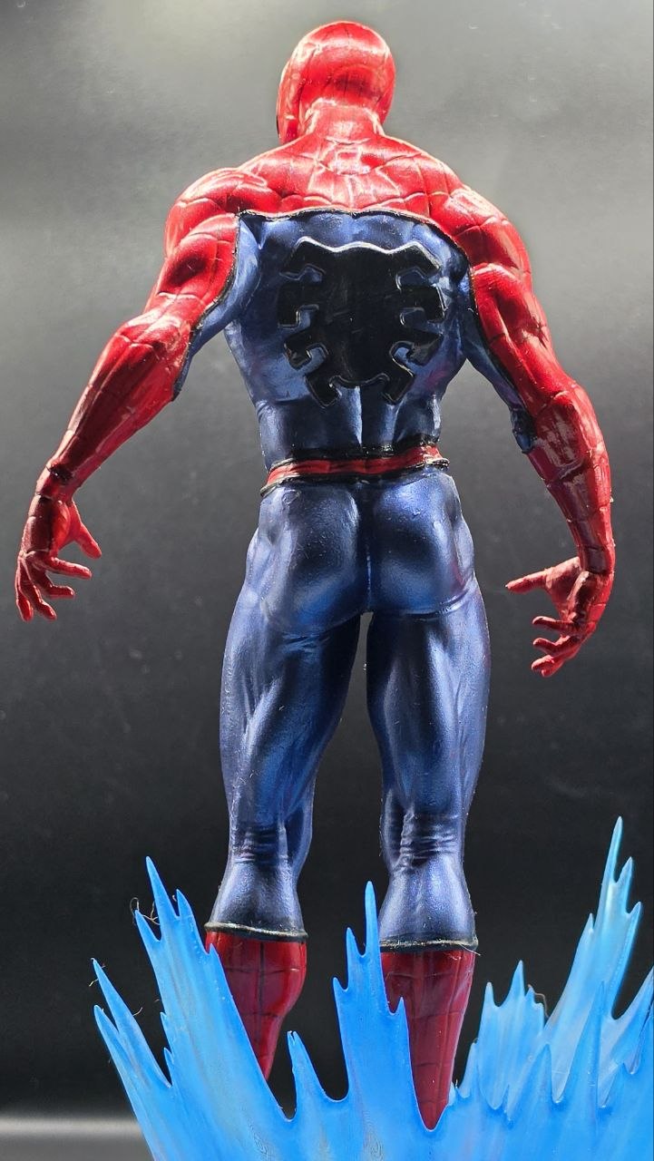 🕷️ Похоже, кто-то только что эффектно приземлился.